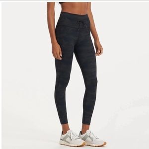 VUORI Orangetheory Daily Leggings Camo